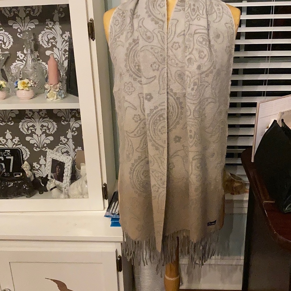 V Fraas 100% cashmere scarf